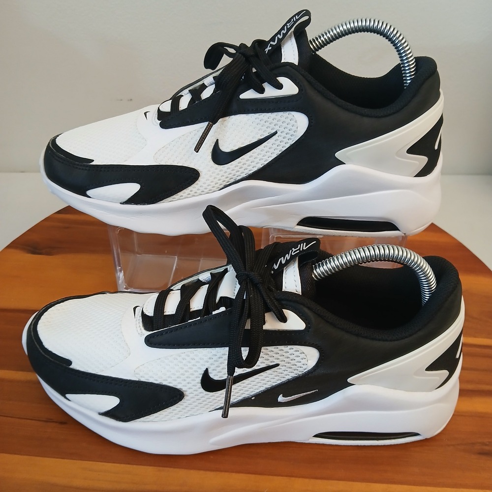 Nike Air Max Bolt Womens 9.5 White Black Running Shoes Sneakers CU4152-101
